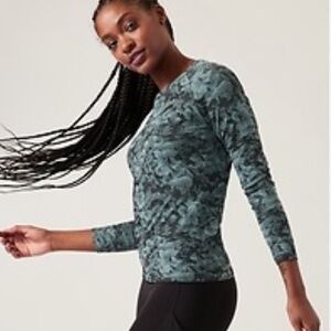 Athleta Green Long Sleeve Tee